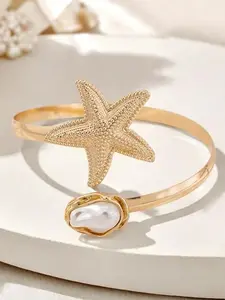 14K Gold Plated Starfish Arm Cuff for Women, Adjustable Upper Arm Bracelet Boho Beachy Statement Jewelry Summer Ocean-Themed Armband for Parties & Vacations, Elegant Jewelry Bracelet