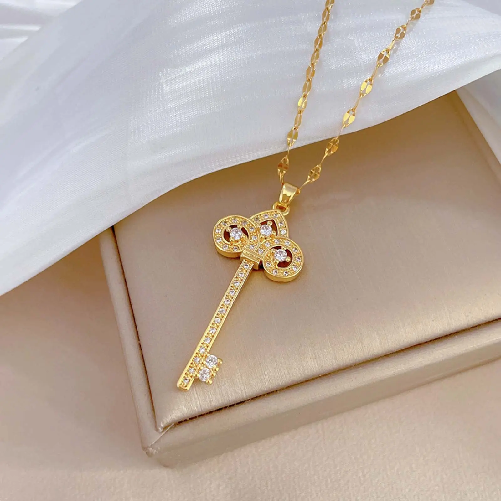 Unisex Lightweight Adjustable Alloy Key Topped with a Zircon Crown Pendant Charm Necklace - Golden Ripple Chain, Artificial Gemstone Jewelry, Casual Daily Match, Birthday Anniversary Gift, Holiday Gift, Symbolizes Power And Beauty