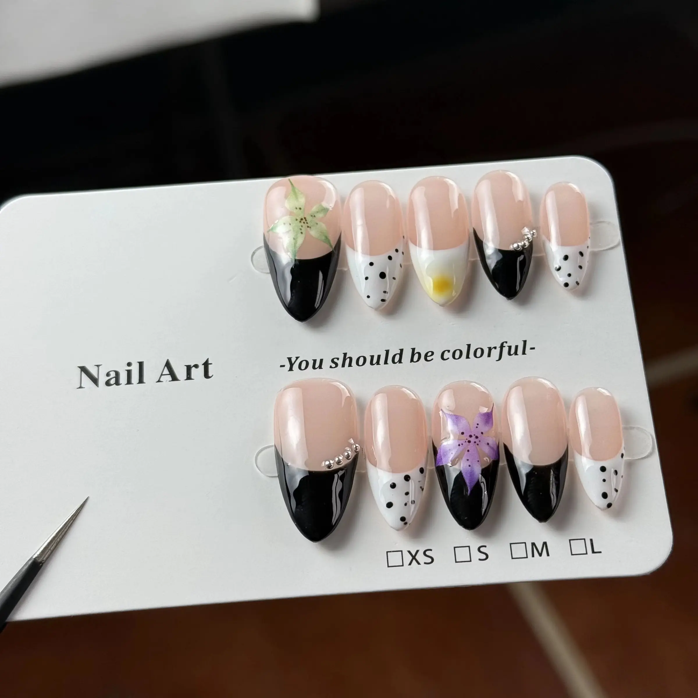 10pcs high-end Sweet, cool and refreshing, retro color contrast, hand-painted carvings, and dotted diamonds handmade fake nails Diamond Sparkle Decoration