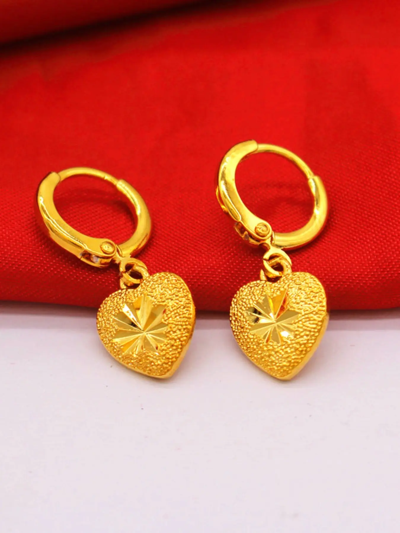 texture heart-shaped earrings, Heart design earrings, Stud Earrings, 24K copper plated women's jewelry, suitable for girlfriends to wear, exquisite gifts for friends, very suitable for Valentine's Day and weddings, bridal accessories