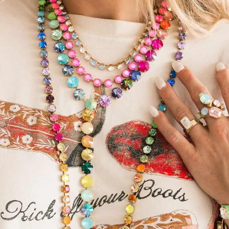 Retro Baroque Clavicle Chain - Gold-Plated Border, Colorful Claw-Set Rainbow Diamond, Sweet-Cool Vibe, Pink Gemstone Sparkle Charm Necklace, Pink Gemstone Necklaces