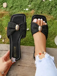 Summer New Braided Metal Buckle Flat Slippers for Women, Versatile Outdoor Casual Beach Resort Sandals, Comfortable and Stylish Footwear
