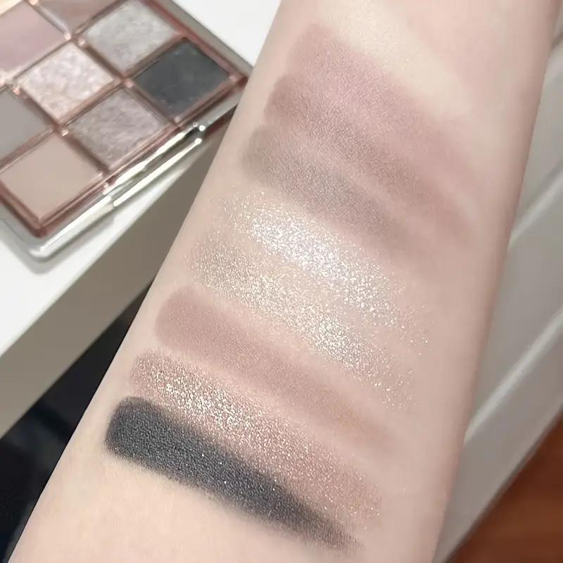9-color eyeshadow palette - smoky gray, brown, and pink tones, featuring both matte and shimmer finishes. A versatile eyeshadow palette suitable for various makeup looks, an essential cosmetic, perfect as a Christmas gift.