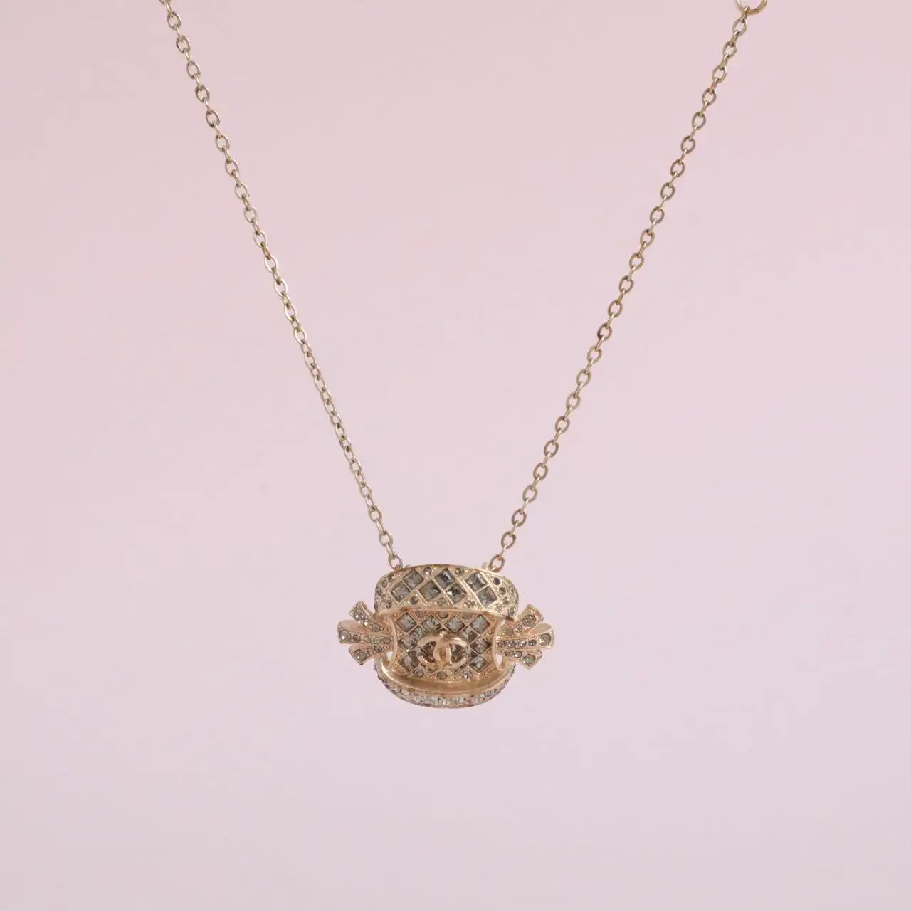 Pre-owned Chanel Pendant Filigree Gold with Strass Crystal Necklace 0515GIA