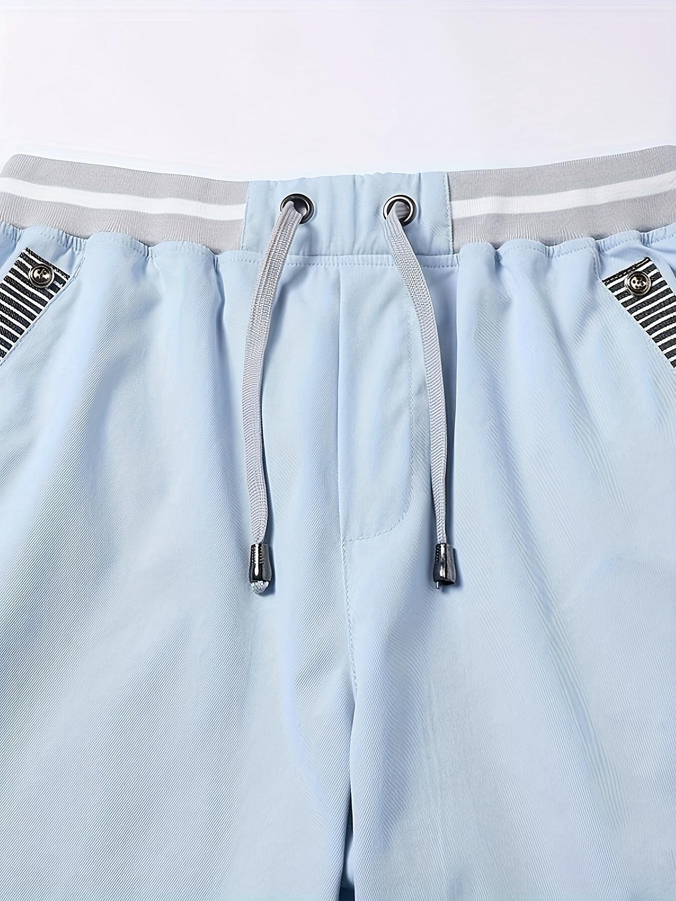 Men’s summer casual bermuda shorts, two-pack; adjustable elastic waistband with drawstring; striped pockets; leather patch decoration; breathable and comfortable; suitable for outdoor everyday wear and versatile.