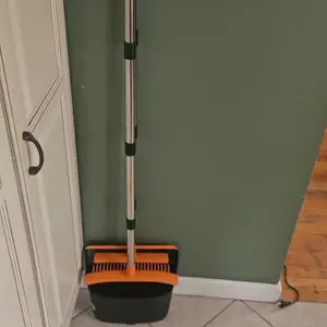 【SummerFinds】VEVOR Broom and Dustpan Set, Heavy Duty Dustpan and Broom Combo with Self-Cleaning Teeth, Metal Upright Standing Dust Pan with Long Handle, Ideal for Home, Restaurant, Office, Dorm, Black+Orange