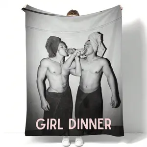 Hollanov features highly competitive character-printed blankets, with soft flannel fabric suitable for use in homes, offices, camping, sofas and beds, making them ideal gifts for fans.