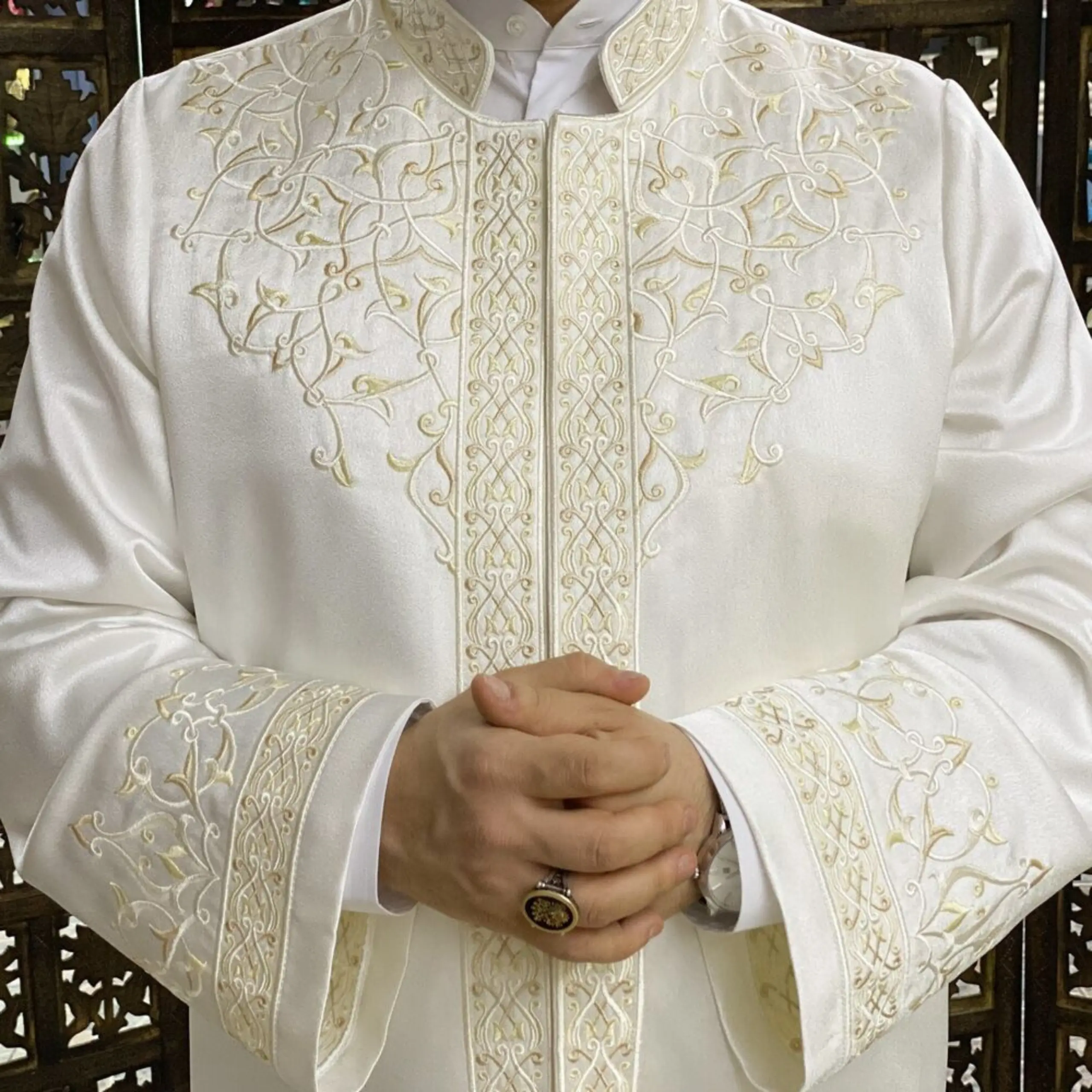 Elegant Men's Wrinkle-Free Prayer Thobe, Lux Islamic Jubba with Dominant Collar - Perfect Gift for Dads, Boyfriends on Fathers Day, Embroidery, Long Sleeve, Lightweight, All Seasons, 6 Metal Snaps, Cold Wash