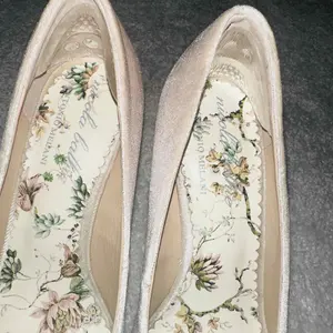 Silicone Heel Protector, Anti-slip Heel Sticker, Heel Protector Pad, Shoes Accessories for Women High Heels, Size Conversion Half Size Gel Pad, Non Slip Protector