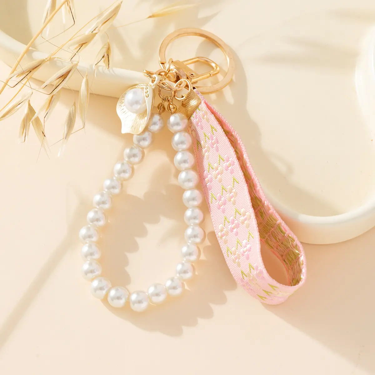 Spotted flowers in pink