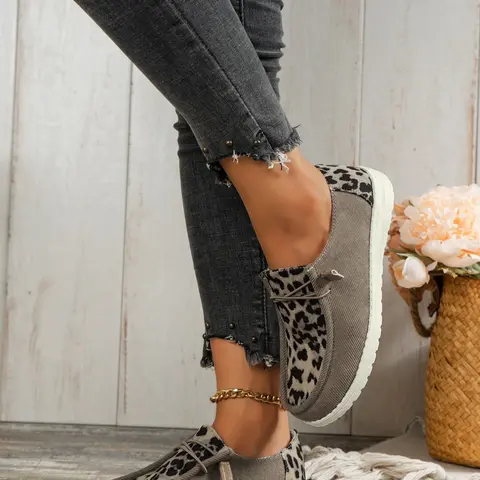 2026 New Women's Casual Trendy Flat Shoes, Slip On Loafers with Patchwork Design, Velvet Material, Comfortable and Versatile for Daily Wear, Soft Sole Flats, Walking Shoes, Low Top Flats