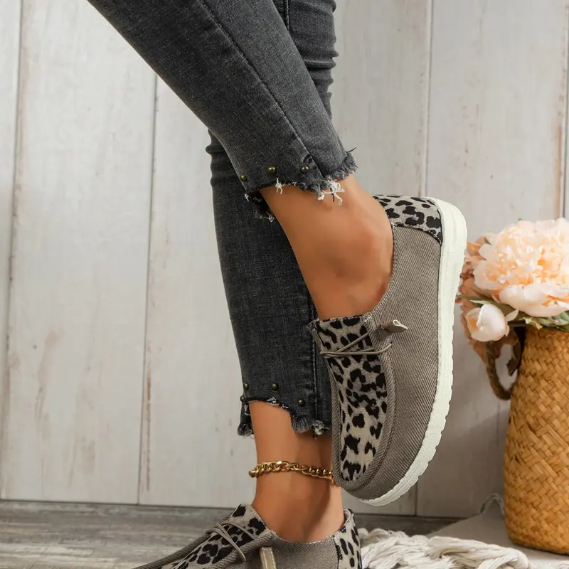 2026 New Women's Casual Trendy Flat Shoes, Slip On Loafers with Patchwork Design, Velvet Material, Comfortable and Versatile for Daily Wear, Soft Sole Flats, Walking Shoes, Low Top Flats