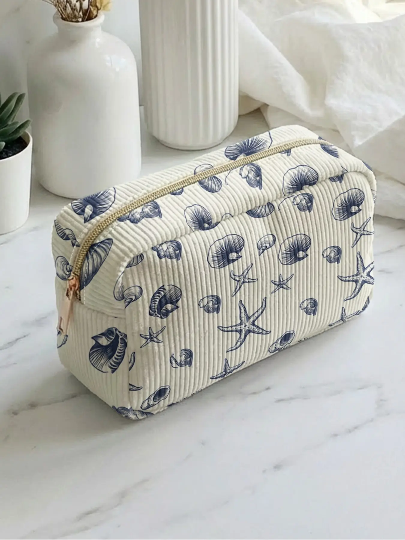 1 piece of 2D printed makeup bag with shell and starfish pattern, large capacity design |suitable for all seasons/general use| fits daily skincare and various cosmetics | perfect for life and travel