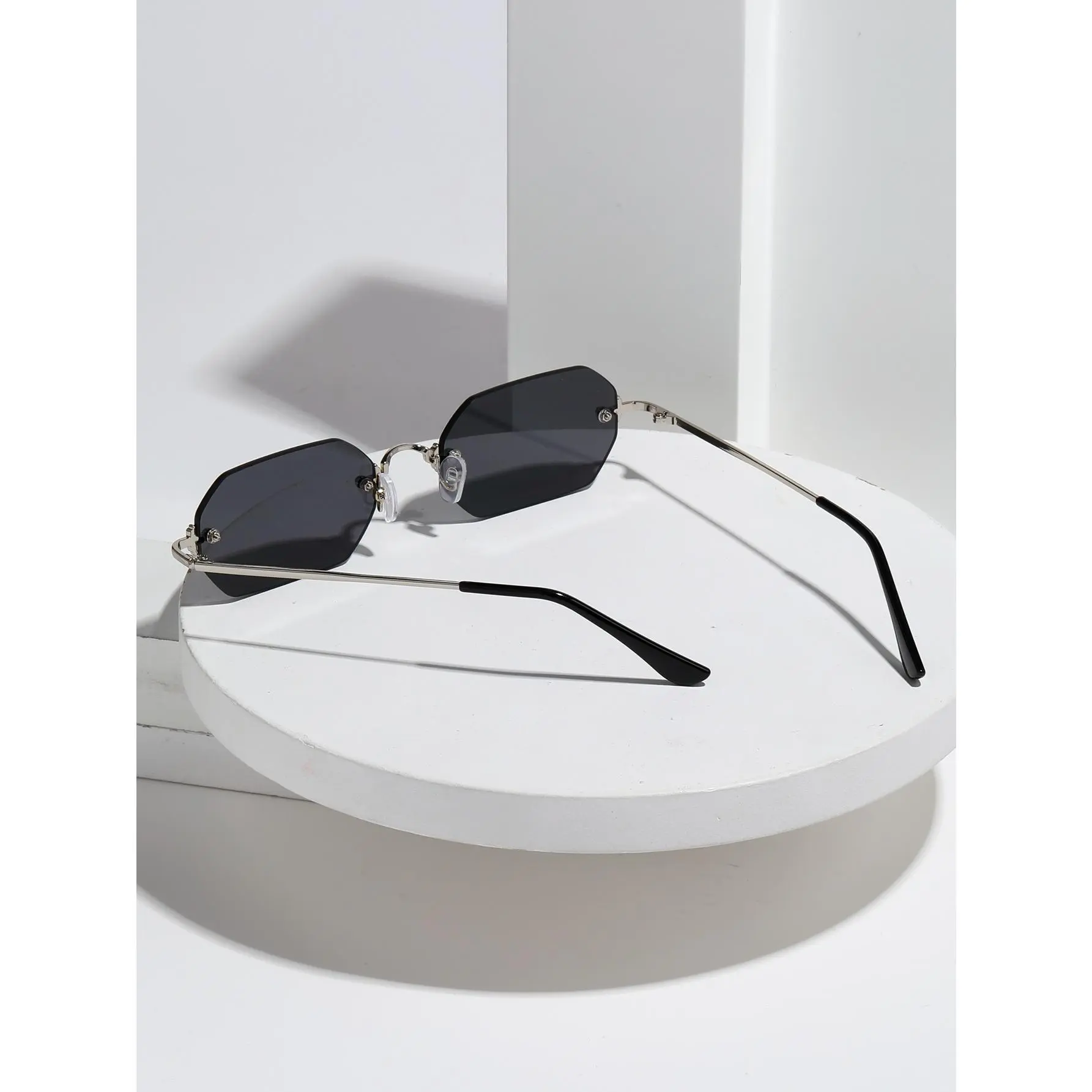 Men's Retro Cool Champagne Lens Mini Hexagon Copper-Black Frame Sunglasses, Gradient Street/Beach Accessories with Lanyard & Cleaning Cloth, Accessible Optical Solution, Gradient Color
