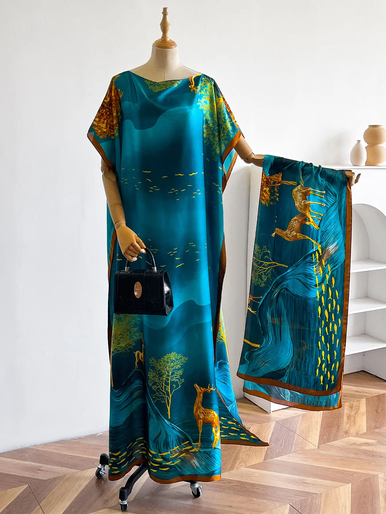 Women's Deer Print Silk Scarf Set, Elegant Lightweight Soft Woven Fabric, All-Season Fashion Accessory, Perfect for Casual & Formal Occasions