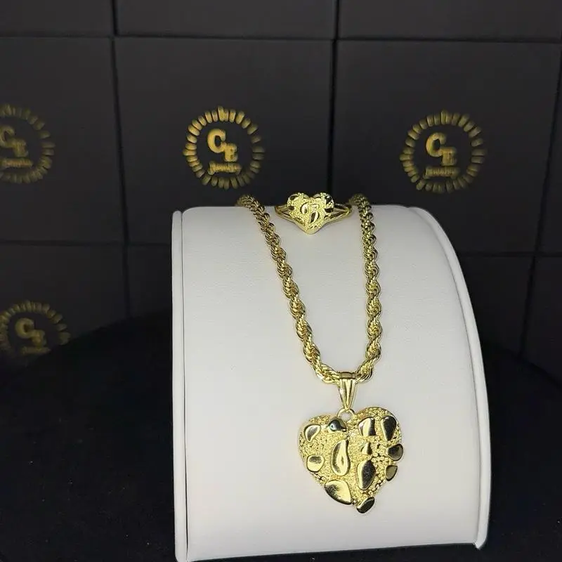 Heart Shaped Necklace on Gold Rope Chain, Unisex Casual Fashion Jewelry, Chain & Link Pendant Set in Sizes 7-9, CE Certified, Fashion Accessories, Gold Jewelry Sets