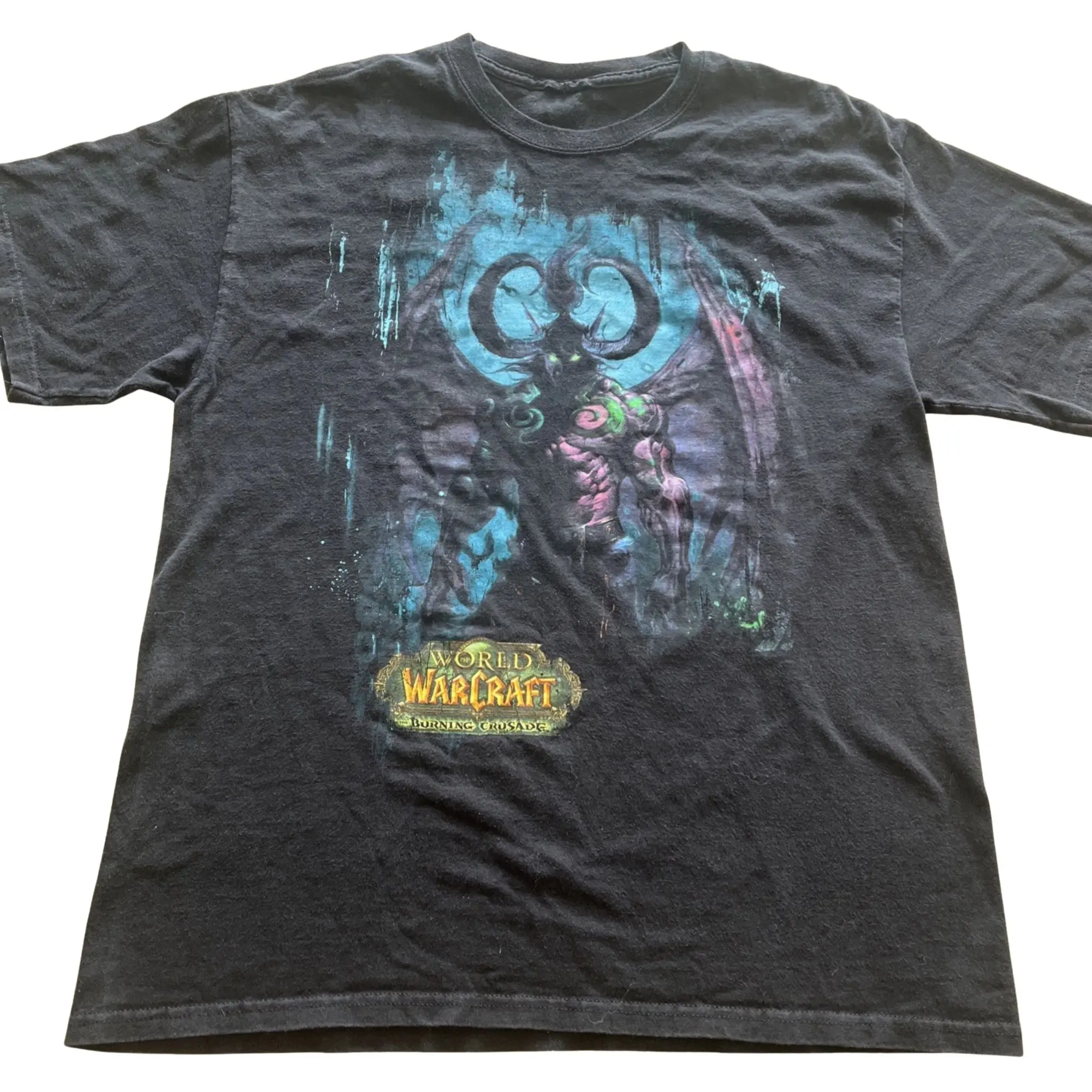 World of Warcraft Burning Crusade Illidan Graphic T-Shirt, Detailed Neon Green and Pink Demon Hunter Fantasy Box Art, Unisex Black Streetwear Tee for WoW Fans, MMORPG Outfit