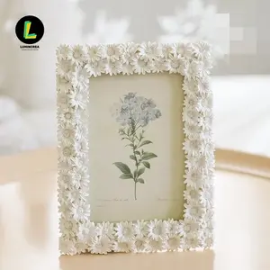 6 inch 3D Flower-Trimmed Photo Frame Daisies Photo Frame Fresh Pastoral White Sunflower Small Petals Photo Frame Pastoral