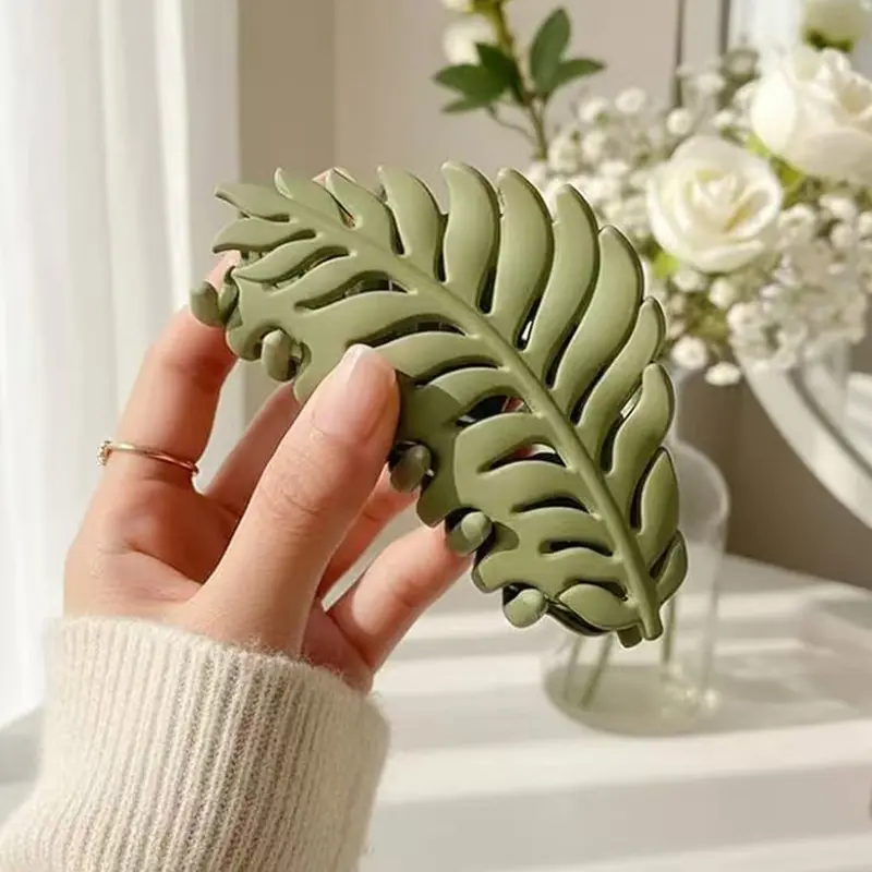 Hair Clip, 1Pc Green Leaf-shaped Hair Clip with Many Teeth, Big Claw Clips, Fun Claw Clips, Hair Claws, 3.5 Inch, Non slip Leaves Hair Catch Barrette Jaw Clamp Hairpins for Women Girls, Hair Accessories
