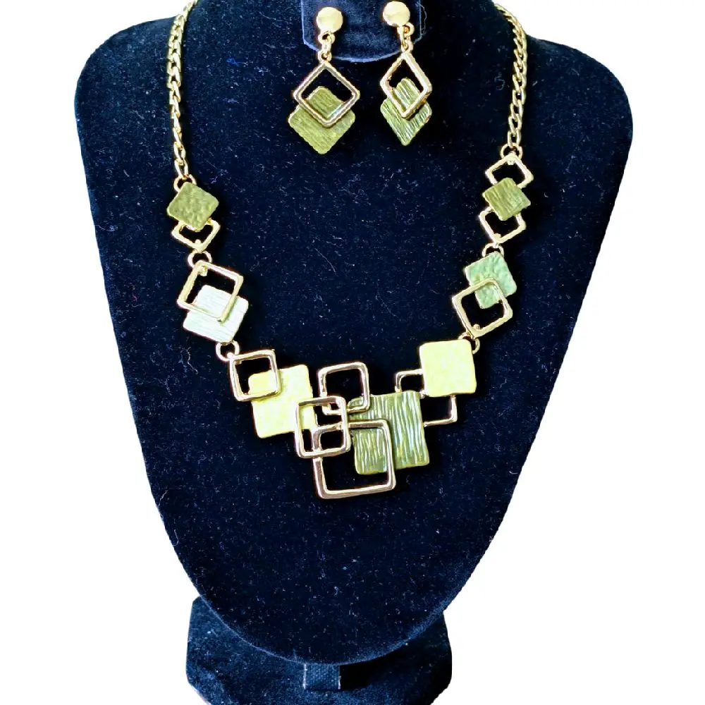 Women's 2-Piece August Birthstone Jewelry Set - 18 karat Gold-Plated Olive Green Geometric Necklace & Earrings, Non-Tarnish Fashion Costume Jewelry, Anniversary Gift