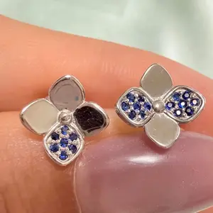 ARA24-1 Platinum 900 Sapphire 0.08ct + 0.04ct Earrings 0407