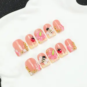 Handmade Square Nail Tips Set, 10pcs Cute Bee & Ladybug Design, Floral Art, Gold Pearl Decorations, Reusable Glossy Fake Nails，Including toolkits