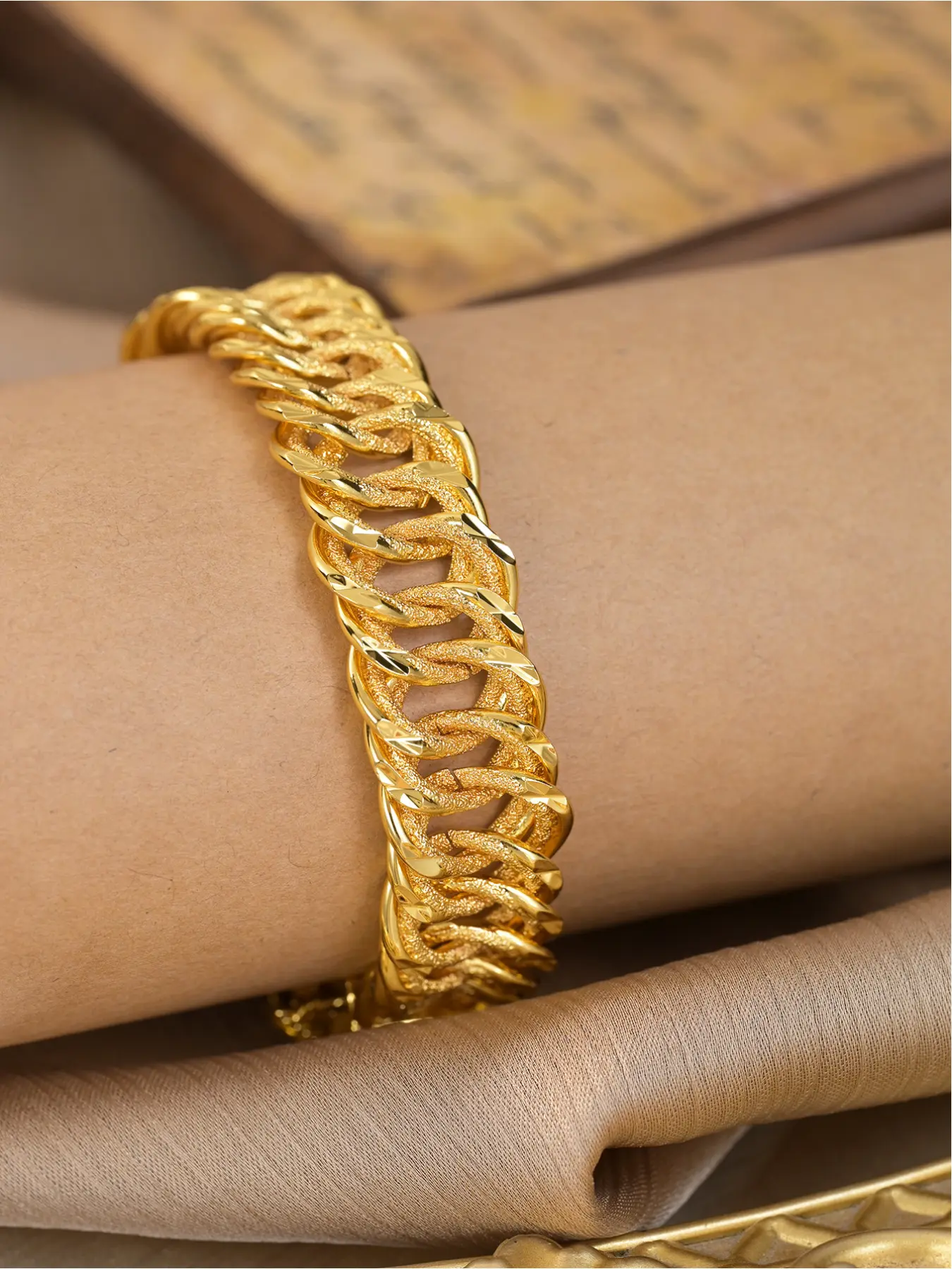 Cross-border fashion chunky bracelet, High Quality Bracelet, fashionable jewelry, Fashionable Bracelet Style, engraved and frosted, men's light luxury with a high-end feel, starry sky bracelet