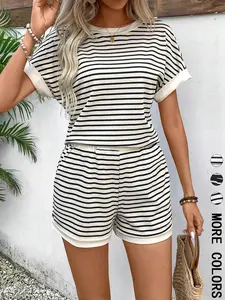 Two-piece Set Women's Striped Print Fitted Batwing Sleeve Tee & Shorts, Casual Round Neck Top & Shorts for Summer, Ladies Clothes for Daily Wear