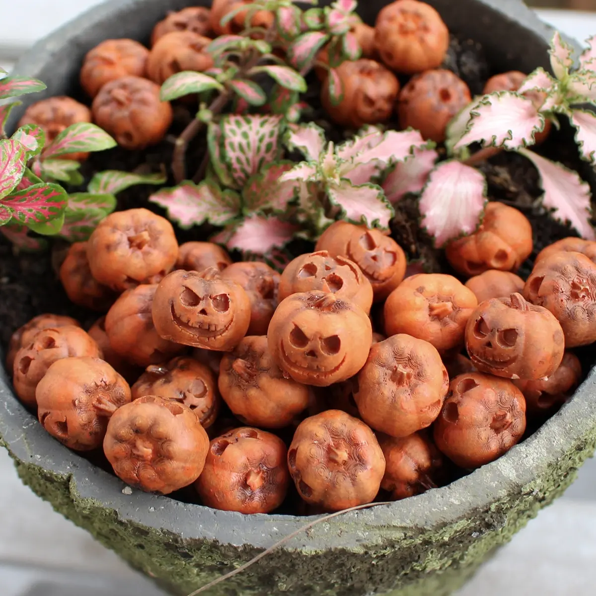 20 Resin Pumpkins, Cute Halloween Decorations, Exterior Decorative Statues, Perfect for Balcony Garden Pots, Home Desktop Ornaments, Small and Adorable Design