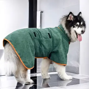 More than just absorbent, it's stylish! This striking dark green dog-themed bathrobe is a must-have for turning heads!