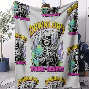1 Pcs Vintage Punk Style Skull Blanket, Gradient Flame Printed Flannel Blanket, Thickened to Keep Warm and Resistant to Cold, Machine Washable without Fading, Suitable for Gothic Lovers, Solo Apartments, Keeping Warm in Autumn and Winter