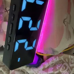 LED Digital Clock, 1 Count Multifunctional Date and Temperature Display Desktop Clock, Digital Alarm Clocks, Decorative for Living Room, Bedroom and Office