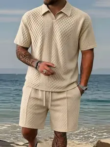 Men's summer V-neck short-sleeve top and shorts set, color-block V-neck design, perfect for outdoor and indoor summer wear, casual and stylish, regular fit, an essential item for everyday commuting.