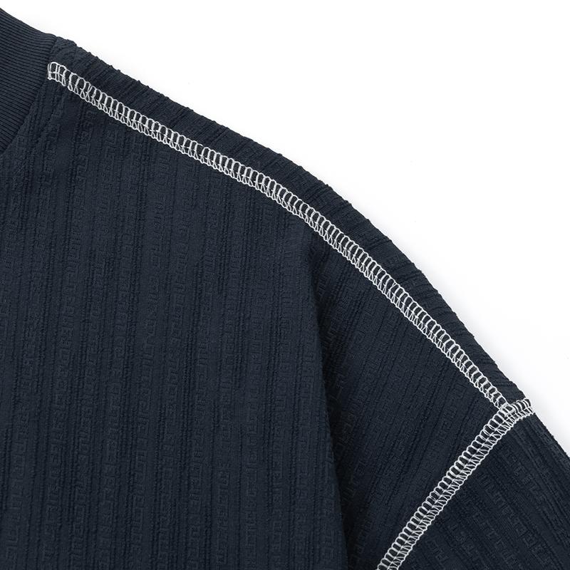 Men’s solid-color crew neck short-sleeve T-shirt featuring exposed thread design and jacquard texture—fashionable casual athletic style. Simple, versatile, comfortable, breathable, and skin-friendly; suitable for everyday wear and outdoor sports.