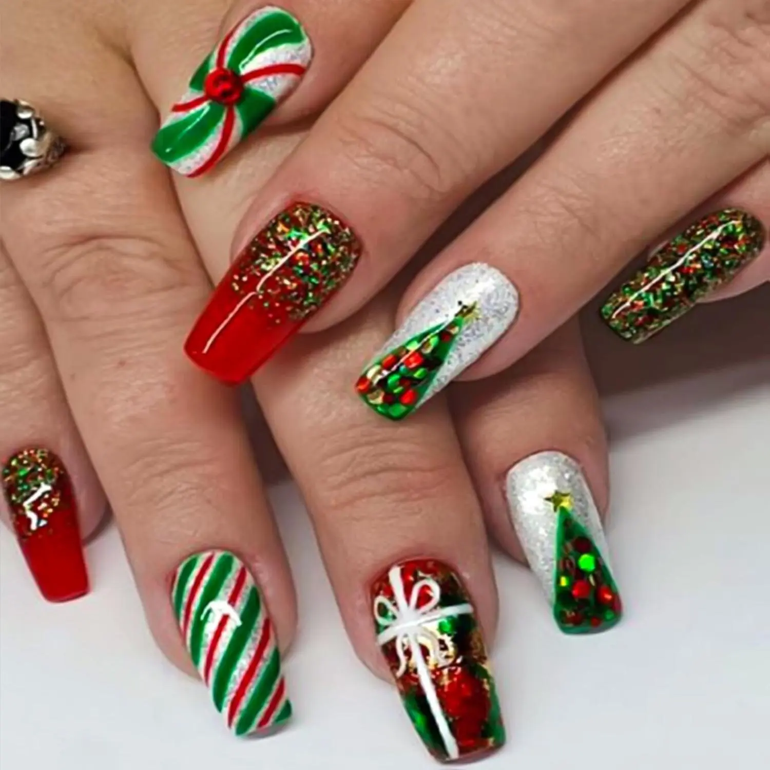 Christmas Press on Nails Medium Coffin Fake Nails with Christmas Tree Designs Glitter Glue on Nails Xmas Design Green and Red Stripes Full Cover False Nails Artificial Acrylic Nails 24pcs