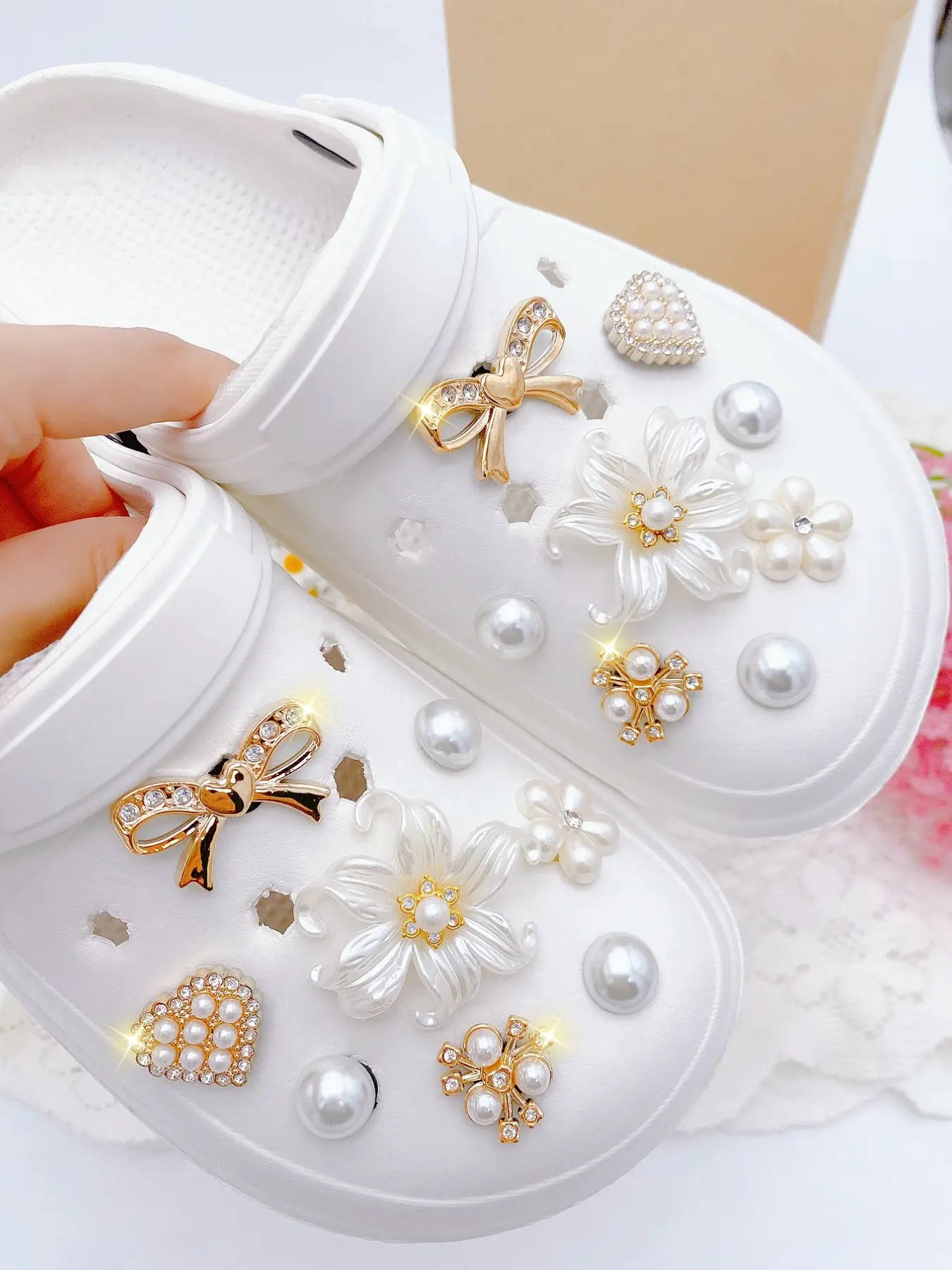 16pcs Fashionable Abs Camellia Flower Shoe Clips, Detachable DIY Shoe Flowers Shoe Decoration Charms Decorative Shoe Accessories for Women's Sandals, Perfect for Parties