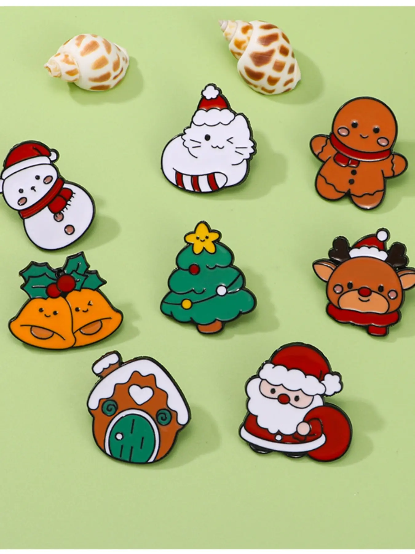 New Christmas Series Brooch Trendy Bell Snowman Clothing Accessory Halloween Cartoon Badge Gift for Friends, Casual Animal Pattern