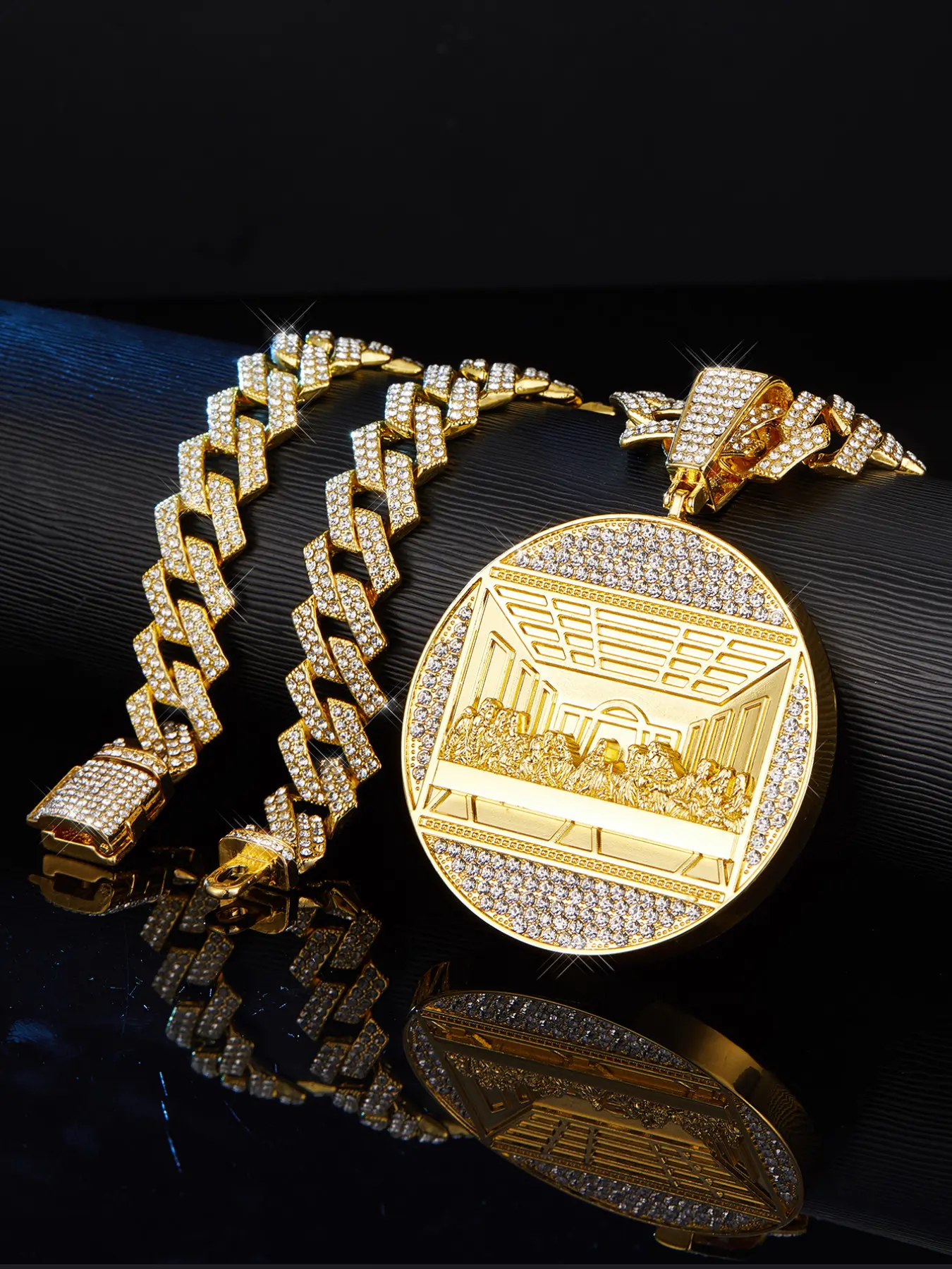 Echo of Da Vinci's Classic Last Supper Relief Necklace, Vintage CZ Bling Accessory with Full Diamond Border, Zircon Embedded Artistic Chain Choker, Exquisite Jewelry Gift, Faith Necklace