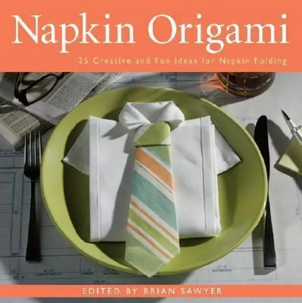 Used Softcover Book - Napkin Origami: 25 Traditional, Easy-to-Follow Projects & Patterns by Brian Sawyer (English)