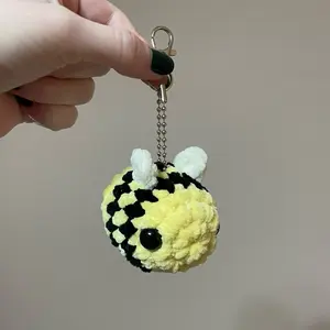 Crochet Bee Keychain - Baby Bee Amigurumi with Removable Keychain - Accessory - Handmade keychain