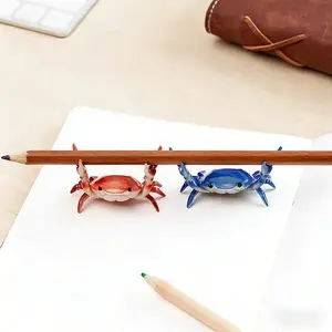 Realistic crab shaped pen holder, 1 creative cute desktop pen holder, decorative desktop decorations for office and home, desk accessories, summer gifts, office stationery supplies, room decoration, winter decoration, birthday gift, home decoration