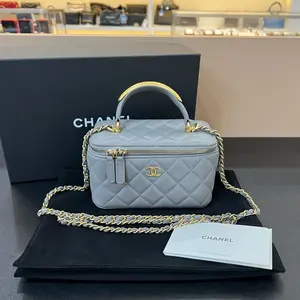 Pre-owned CHANEL 22b Lambskin Quilted Small Pearl Crush Vanity Case With Chain Grey