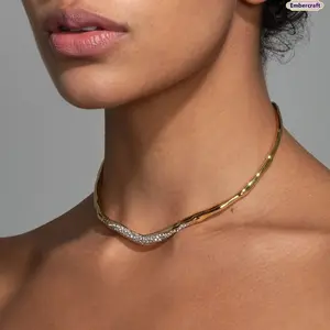 Irregular Metal Choker Necklace Statement Necklace for Women Minimalist Gold Tone Crystal Necklace Aesthetic Jewelry for Party Daily Outfit