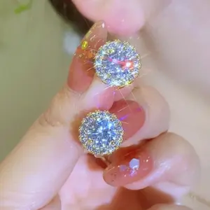 LisiZen Minimalist Sparkling Ear Cuff for Women, 2025 Trend Luxury Chic Jewelry, Simple Elegant Everyday Statement Design DZEH4418