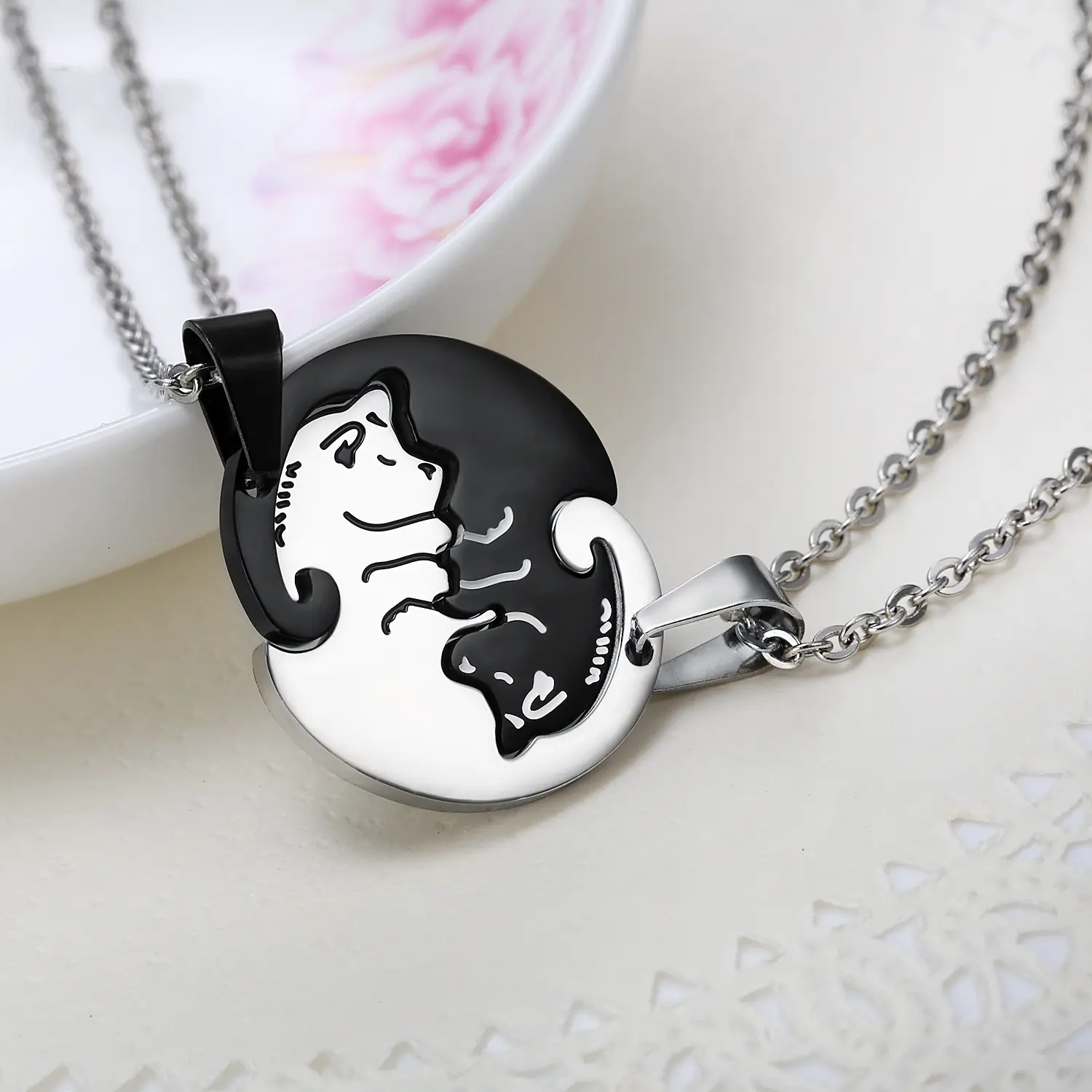 Kitten Shaped 2-Pc Matching Charm Necklaces - Stainless Steel Wear-Resistant Hug Splicing Pendants, Creative Cute Chain Jewelry, Ideal for Daily Wear, Gifting to Girlfriends