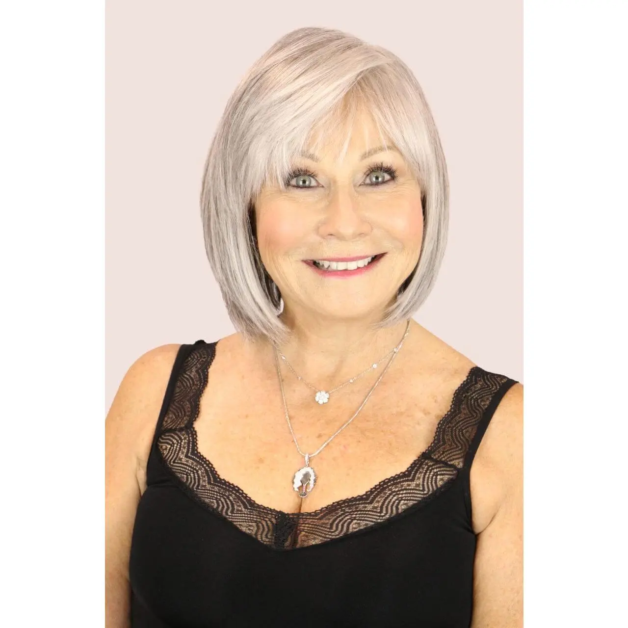 Sabrina (medium wig)
