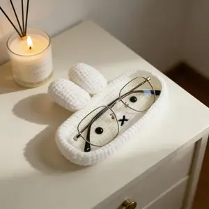 Hand-crocheted animal eyeglass frames, rabbit eyeglass frames, adorable desktop ornaments, unique gift ideas. Pet rabbit eyeglass storage rack (finished product).