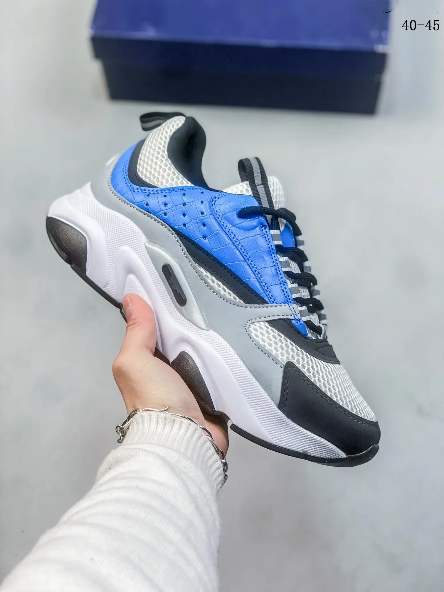 2024 Fashion new mesh breathable low-top casual shoes letters comfortable lightweight classic anti-slip wear breathable lace-up outdoor four seasons round head thick sole men's white and blue sports walking shoes