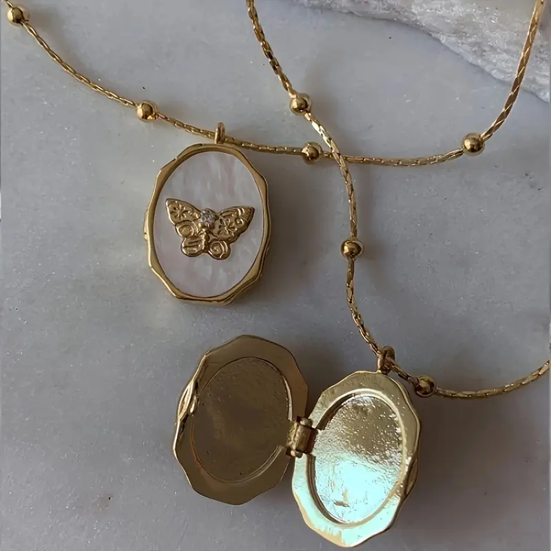 Retro Butterfly Custom Photo Necklace for Women, Copper Locket with Shell Pattern, Vintage Style Jewelry Gift