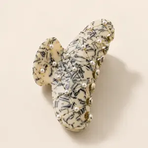 The Sunday Pearl Clip